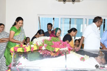 Celebs Pay Condolences to C Narayana Reddy